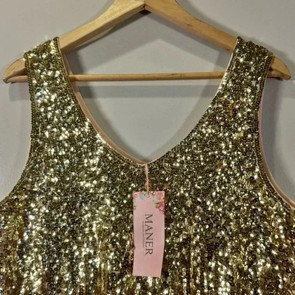 Maner gold sequin women’s midi length evening dress. Size 3X
NWT - Picture 3 of 10